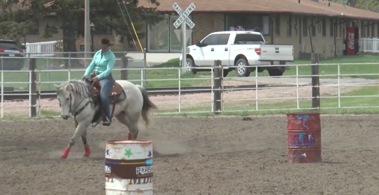 amberley-snyder-winaday-all-left-lope-barrels