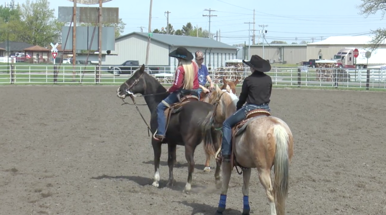 Amberley_Snyder_win_a_day_neck_flexing