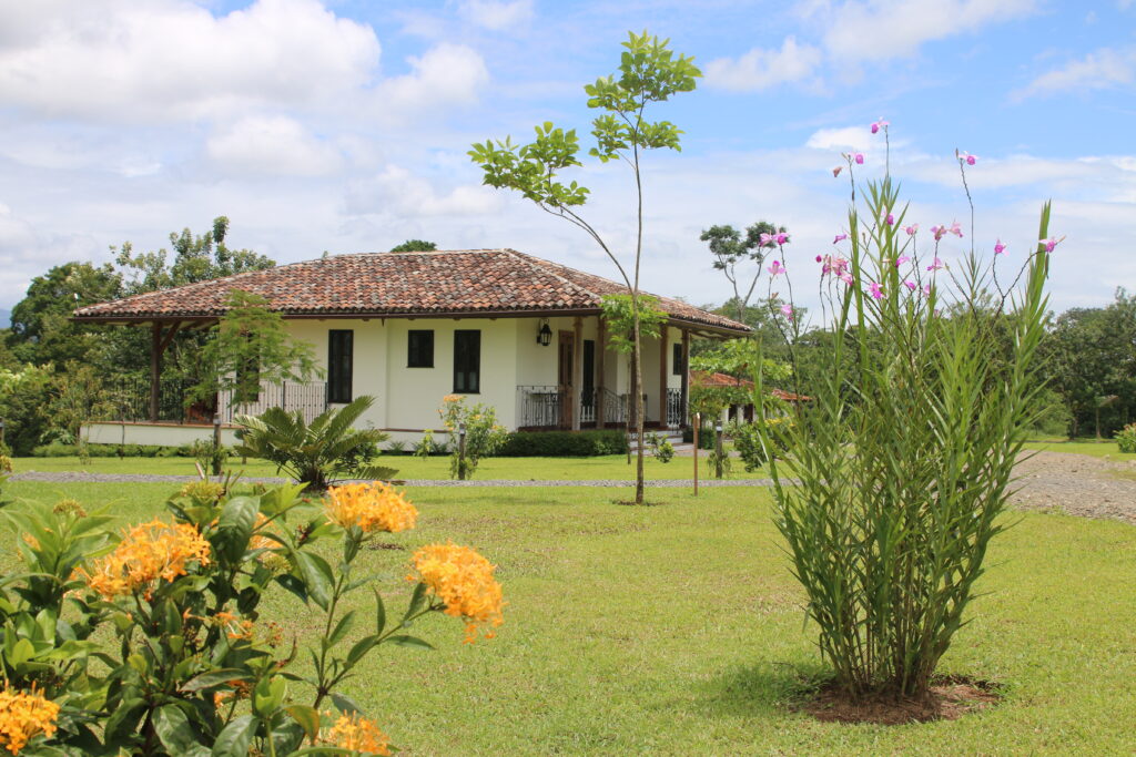 An El Lugar "casita".