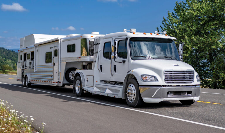 HR_25SUM_Horsekeeping_Hauling-in-the-heat