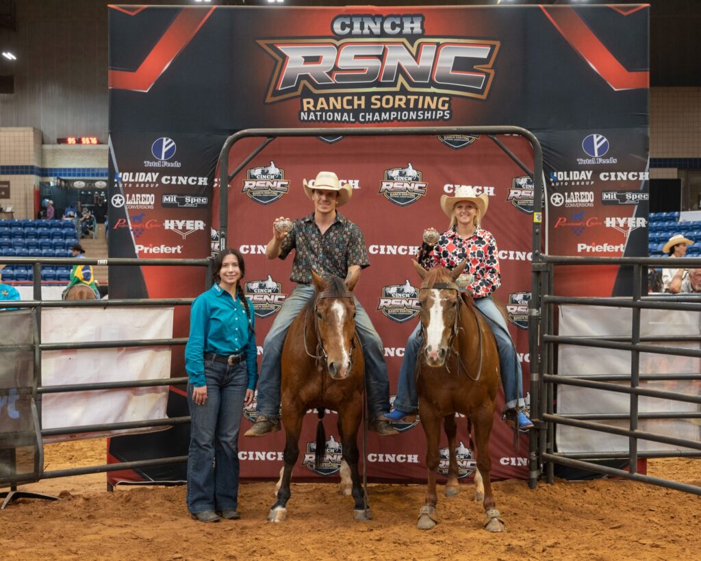 Payton Brzymialkiewicz and Rodi Torres on horseback at the 2026 Cinch RSNC World Finals #18 Bareback/Bridleless in Fort Worth