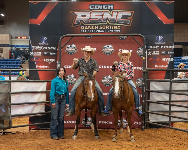 Payton Brzymialkiewicz and Rodi Torres on horseback at the 2026 Cinch RSNC World Finals #18 Bareback/Bridleless in Fort Worth